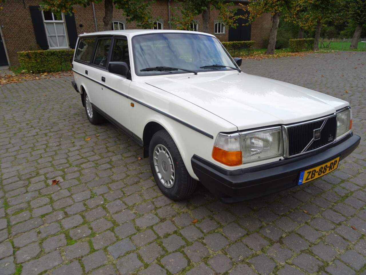 VOLVO 240 DL U9
