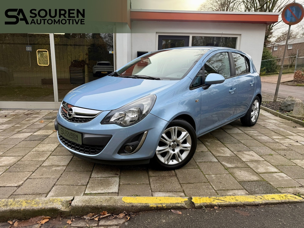 Opel Corsa - 1.4-16V BlitZ / Airco / Stoel en stuurwiel verwarming / Electro ramen / PDC sensoren - AutoWereld.nl