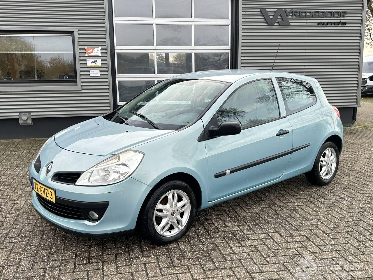 Renault Clio - 1.2 TCE Expression 1.2 TCE Expression - AutoWereld.nl