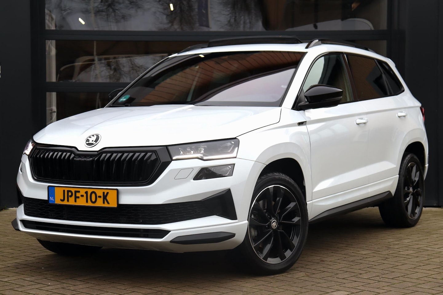 Skoda Karoq - 1.5 TSI ACT Sportline Business DSG | Panorama | Navigatie | Dealer Onderhouden | 1e Eigena - AutoWereld.nl