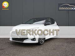 Toyota Yaris - 1.5 Hybrid Executive Parelmoer wit / Half leer / Camera / Two-Tone / Trekhaak / LED / Stoe