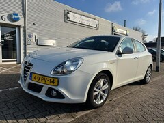 Alfa Romeo Giulietta - 1.4 Turbo MultiAir 170pk TCT Distinctive Lusso