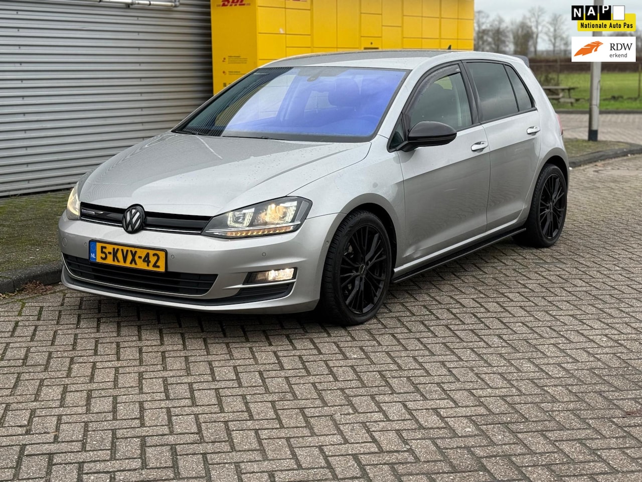 Volkswagen Golf - 1.6 TDI Highline BlueMotion 5drs ECC Airco Navi Pdc Park-assist - AutoWereld.nl