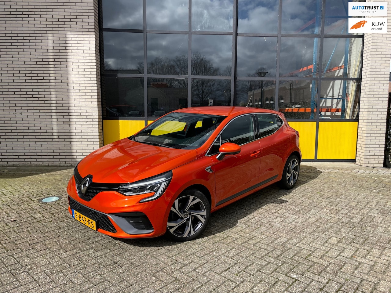 Renault Clio - 1.3 TCe R.S. Line automaat 360 grade camera, Full led verlichting, groot navigatie - AutoWereld.nl