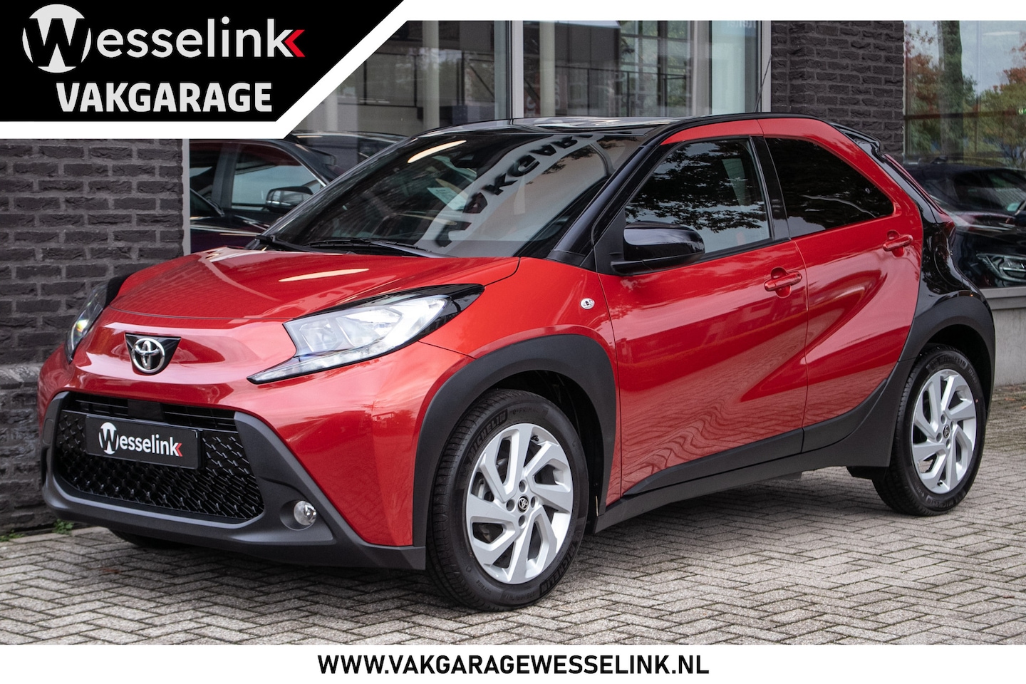 Toyota Aygo X - 1.0 VVT-i S-CVT first | adapt cruise |Two Tone | Apple cp/Android auto - AutoWereld.nl