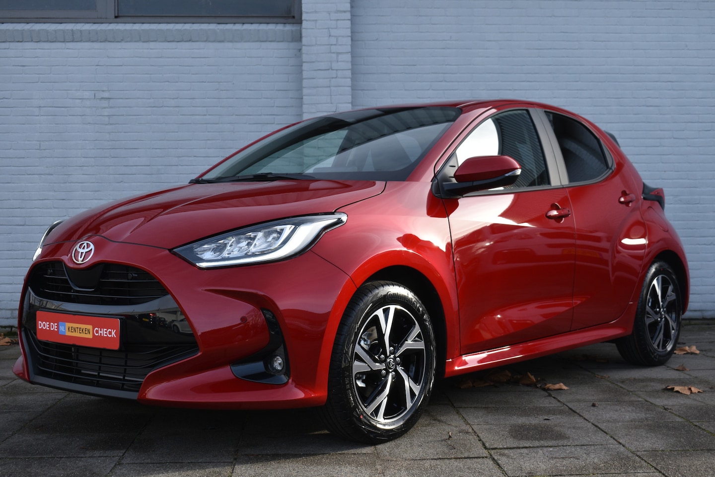 Toyota Yaris - 1.5 Hybrid 115 Dynamic Automaat 116pk | CFP | PDC | BSM | Stoel&stuur verwarming | Keyless - AutoWereld.nl