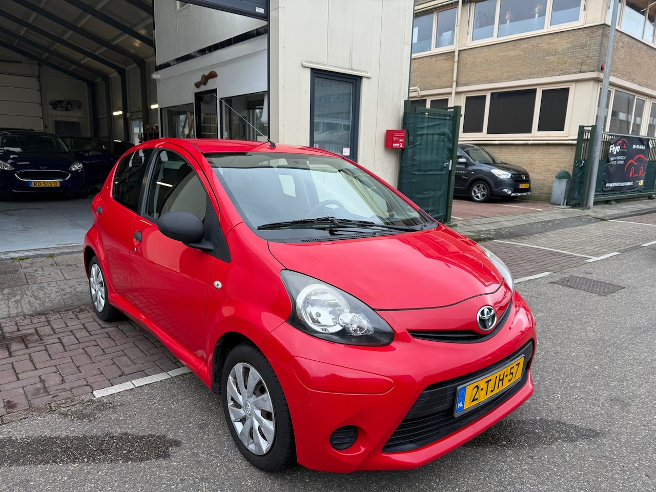 Toyota Aygo - 1.0 VVT-i Now2014 5 deurs Airco elektrisch ramen - AutoWereld.nl