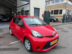 Toyota Aygo - 1.0 VVT-i Now 2014 5 deurs Airco elektrisch ramen