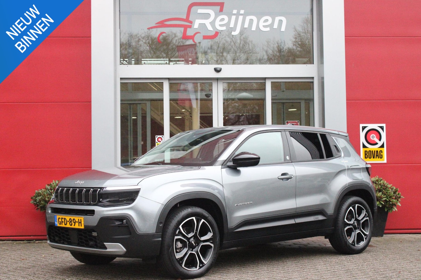 Jeep Avenger - 1.2 110PK e-Hybrid SUMMIT | STOEL/VOORRUIT VERWARMING | DRAADLOZE APPLE CARPLAY/ANDROID AU - AutoWereld.nl