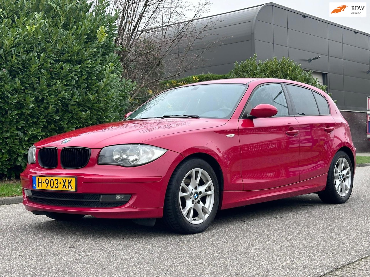 BMW 1-serie - 118i Automaat*5DR*Stoelverwarming*Airco*LM velgen* - AutoWereld.nl