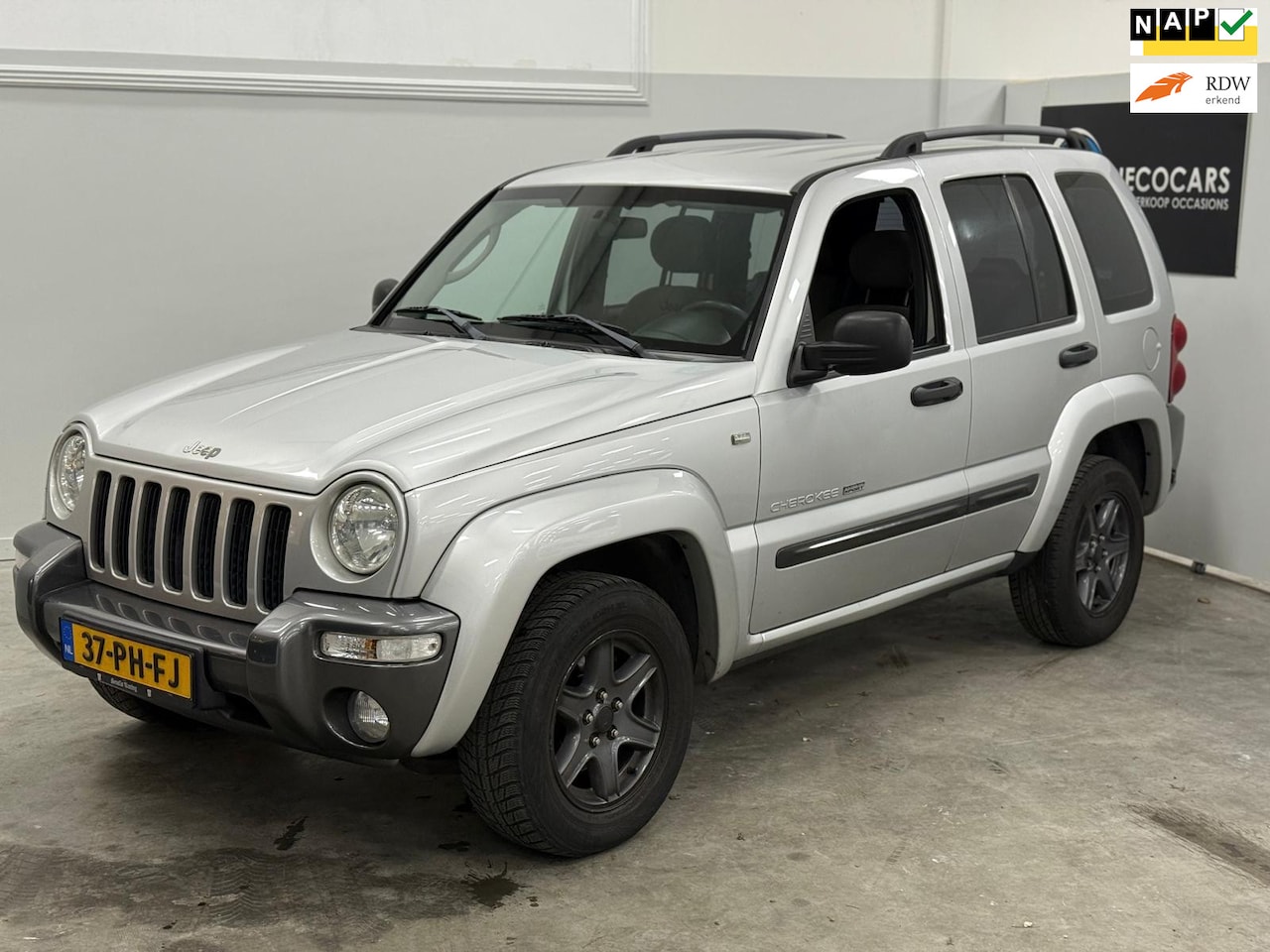 Jeep Cherokee - 3.7i V6 Extreme Sport / LPG G3 / AUTOMAAT / MULTIEMEDIA-NAVI - AutoWereld.nl