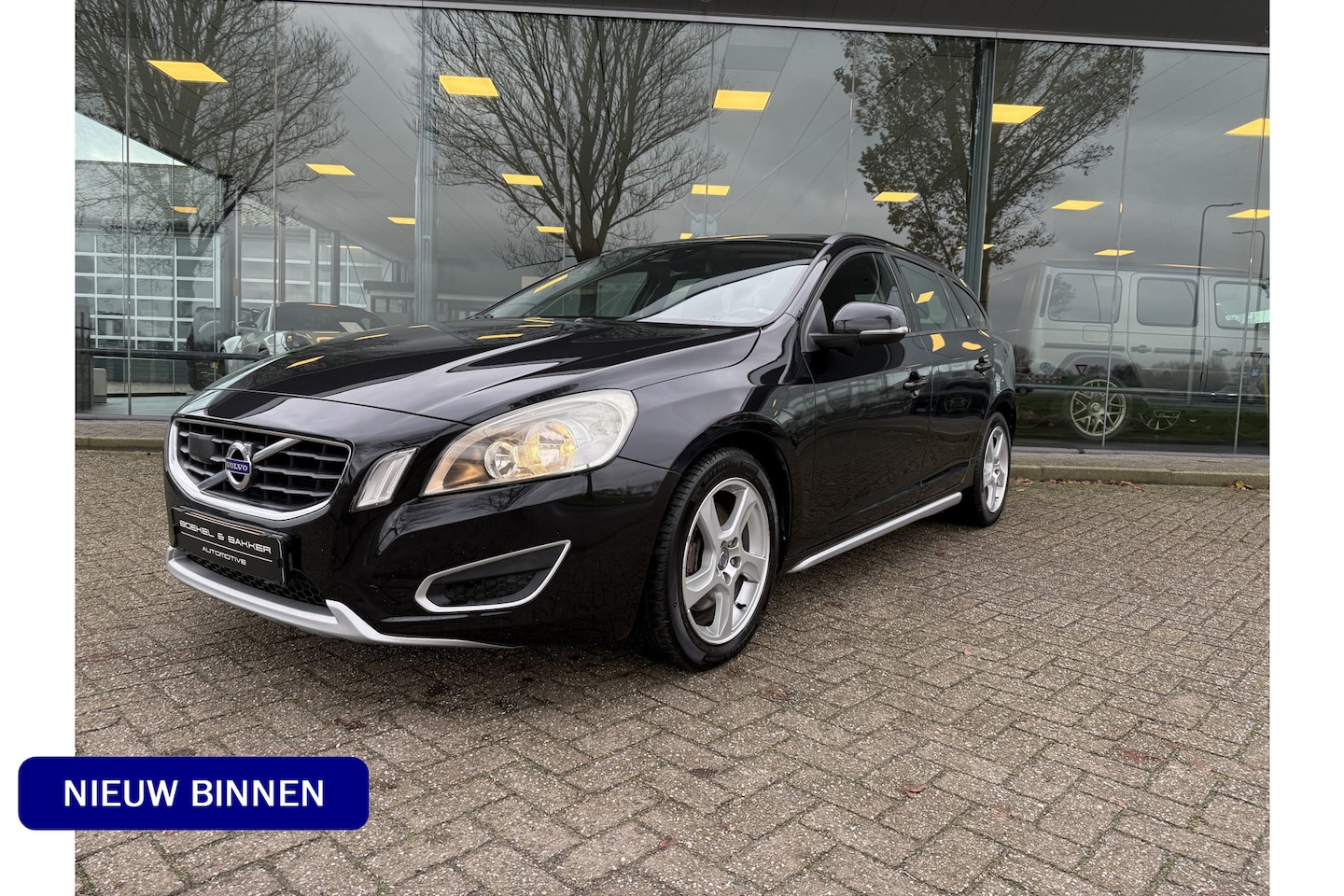 Volvo V60 - 2.0T Kinetic 203pk Driver Support ** Exterior Styling ** Trekhaak 1.800kg trekgewicht! - AutoWereld.nl