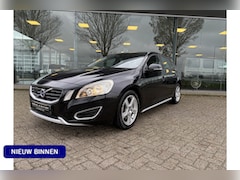 Volvo V60 - 2.0T Kinetic 203pk Driver Support * Exterior Styling * Trekhaak 1.800kg trekgewicht