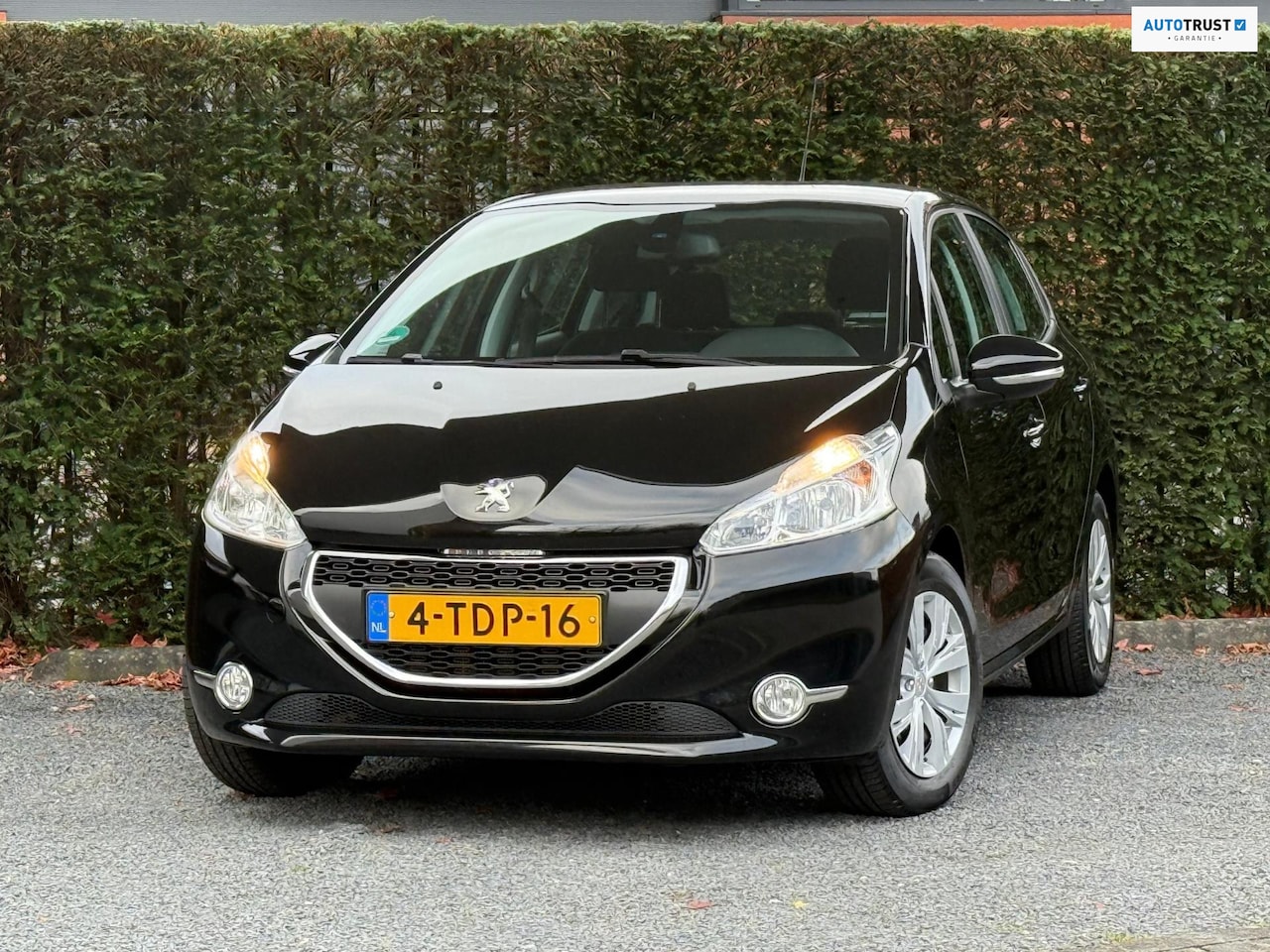 Peugeot 208 - 1.2 VTi Envy | PDC | CRUISE | NWE APK | RIJKLAAR! - AutoWereld.nl
