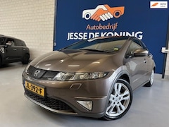 Honda Civic - 1.8 Executive automaat / bj.2011/ kleur: bruin/ navigatie/climate/trekhaak/sportvelgen/APK