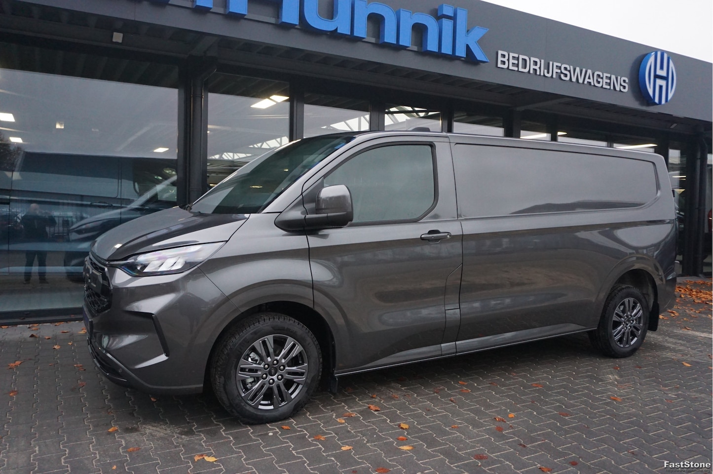 Ford Transit Custom - 320L 170PK Aut. Limited BPM VRIJ!! 13" Navi, Adap. Cruise, Camera, 17" LM, LED!! NR. 498 - AutoWereld.nl