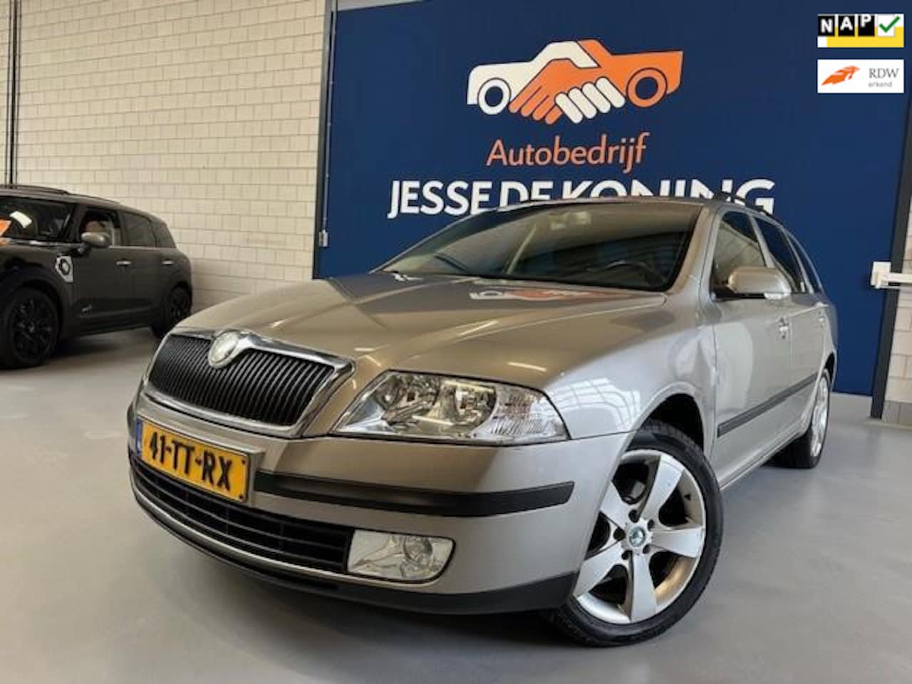 Skoda Octavia Combi - 1.9 TDI Elegance Automaat / bj.2007 / kleur:beige/ APK tot 12/2026 en NAP met 329940 km./C - AutoWereld.nl