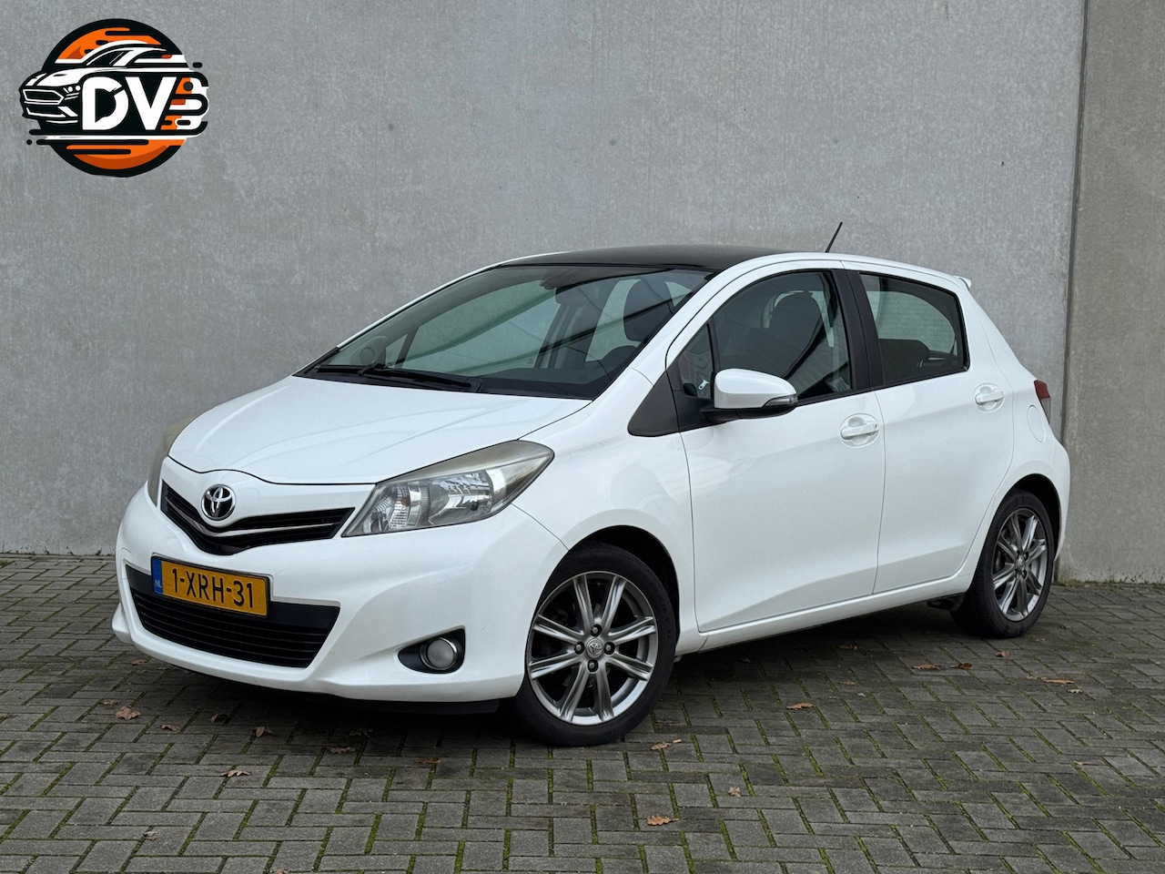 Toyota Yaris - 1.3 VVT-i Dynamic GLAZEN DAK KEYLES NAV CAMERA - AutoWereld.nl