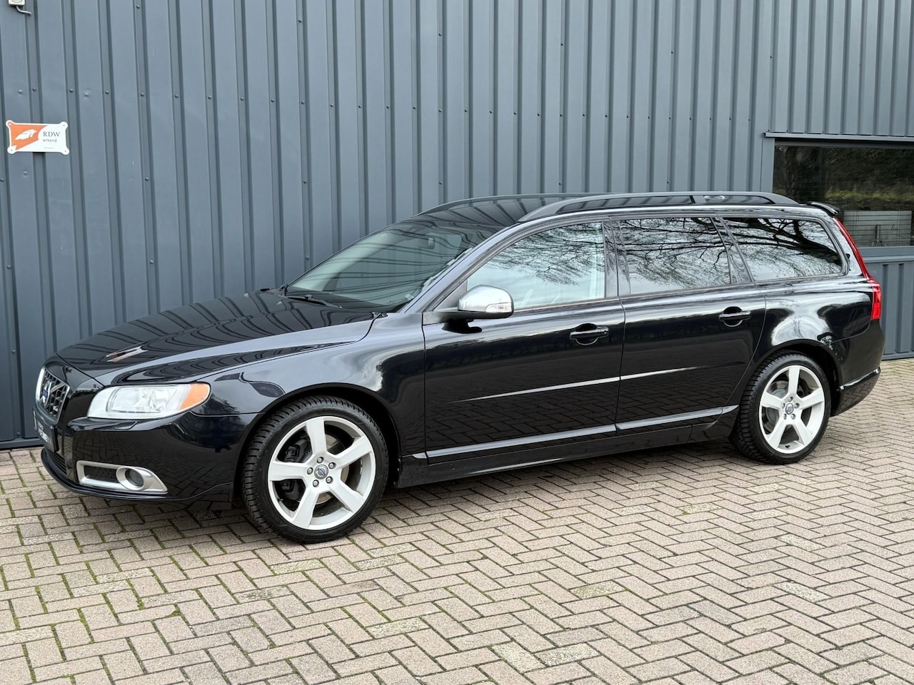 Volvo V70 - 2.5T R-Design 231 PK!/ONDERHOUDEN!/APK!/CRUISE!/ - AutoWereld.nl