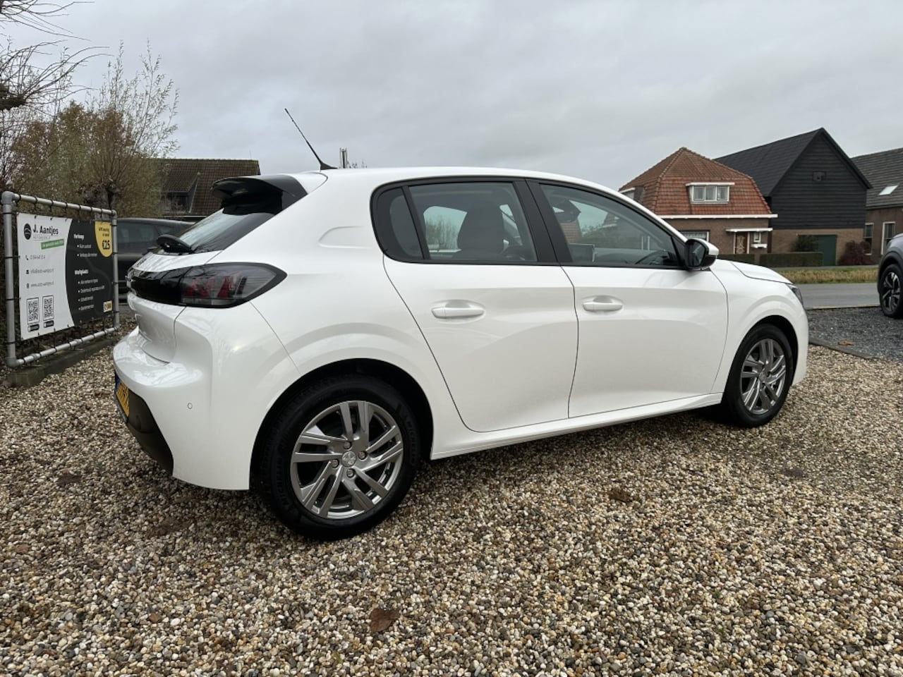 Peugeot 208 - 1.2 Navigatie/Camera/PDC/Carplay