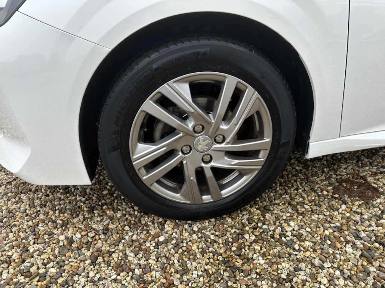 Peugeot 208 - 1.2 Navigatie/Camera/PDC/Carplay