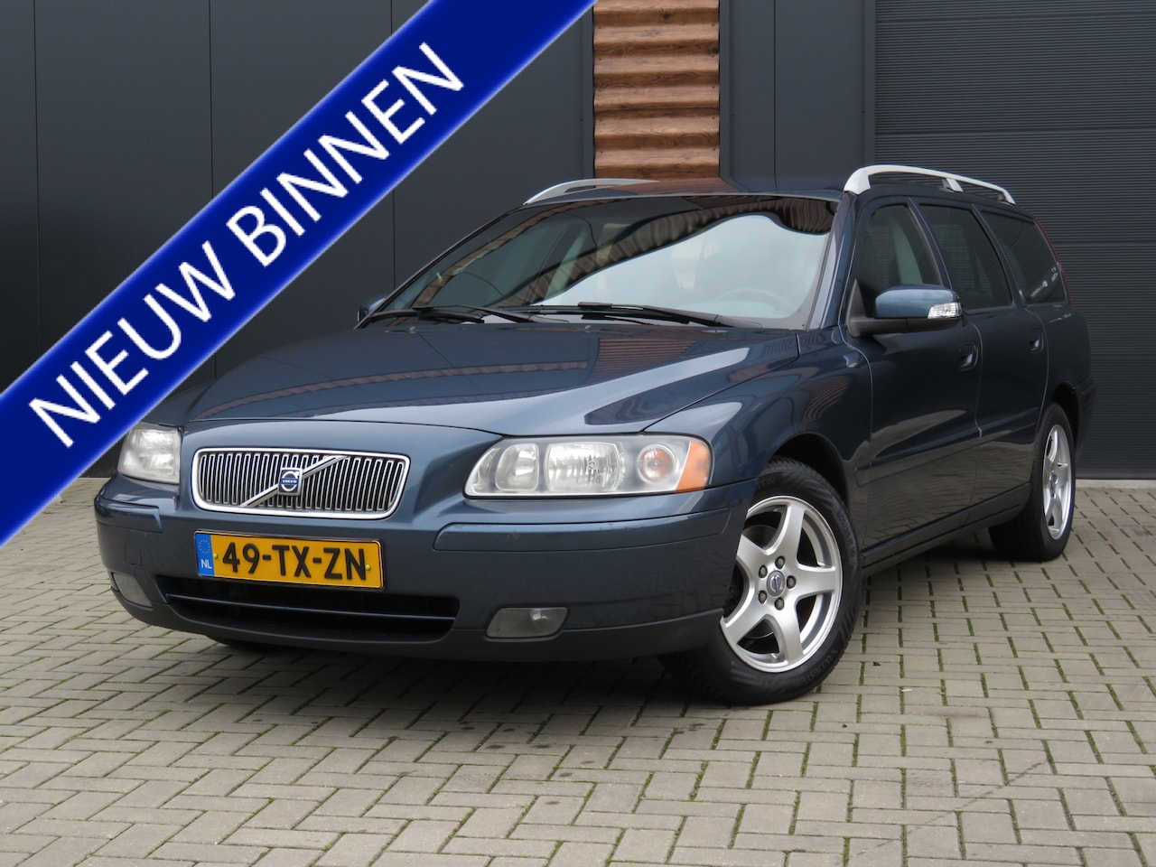 Volvo V70 - 2.4 Automaat Edition Airco Cr-Control Trekh Yountimer - AutoWereld.nl