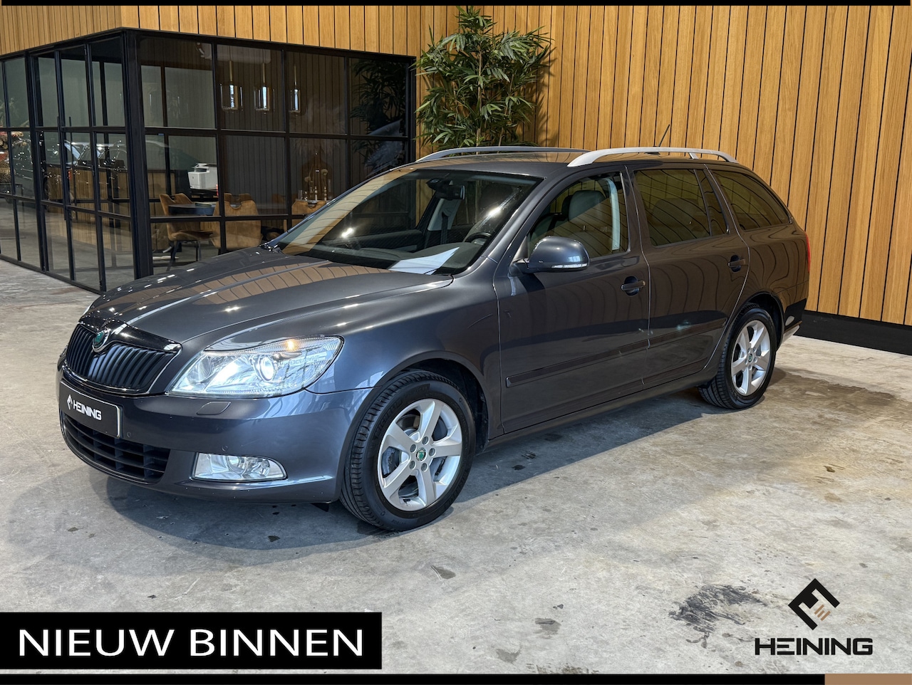 Skoda Octavia Combi - 1.2 TSI Elegance Business Line Automaat. Leder. Trekhaak. Navi. - AutoWereld.nl