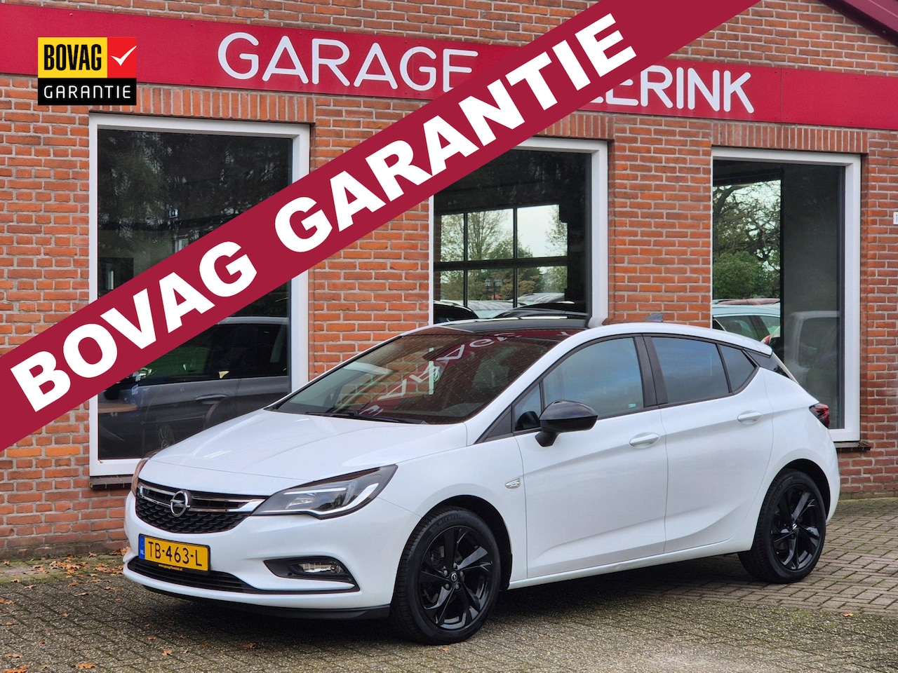 Opel Astra - 1.4 Black Edition 150PK 5drs airco, cruise, navi, carplay, lmv, trekhaak - AutoWereld.nl