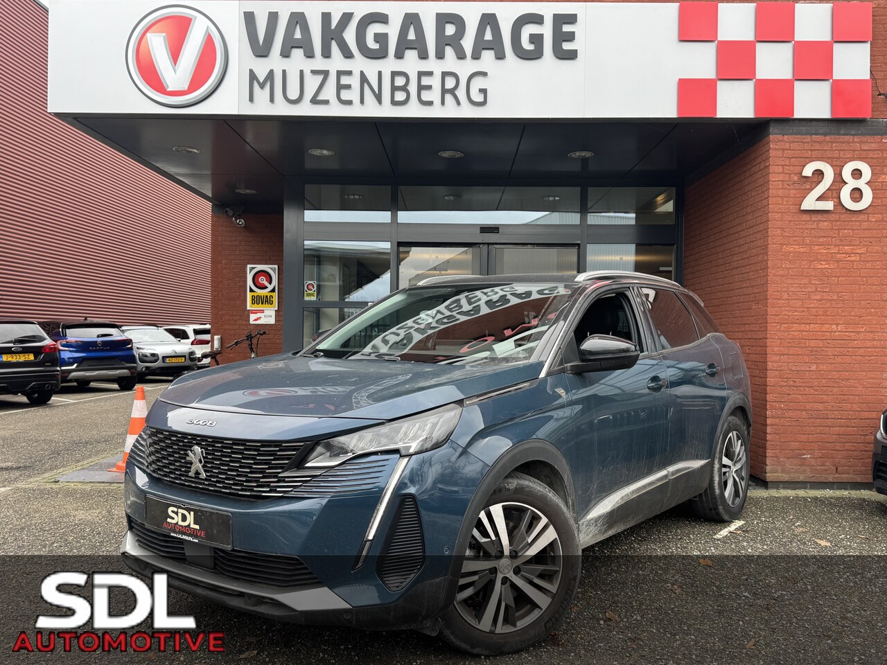 Peugeot 3008 - 1.6 HYbrid 225 Road Trip // CAMERA // NAVI // CRUISE // CLIMA // APPLE CARPLAY - ANDROID A - AutoWereld.nl