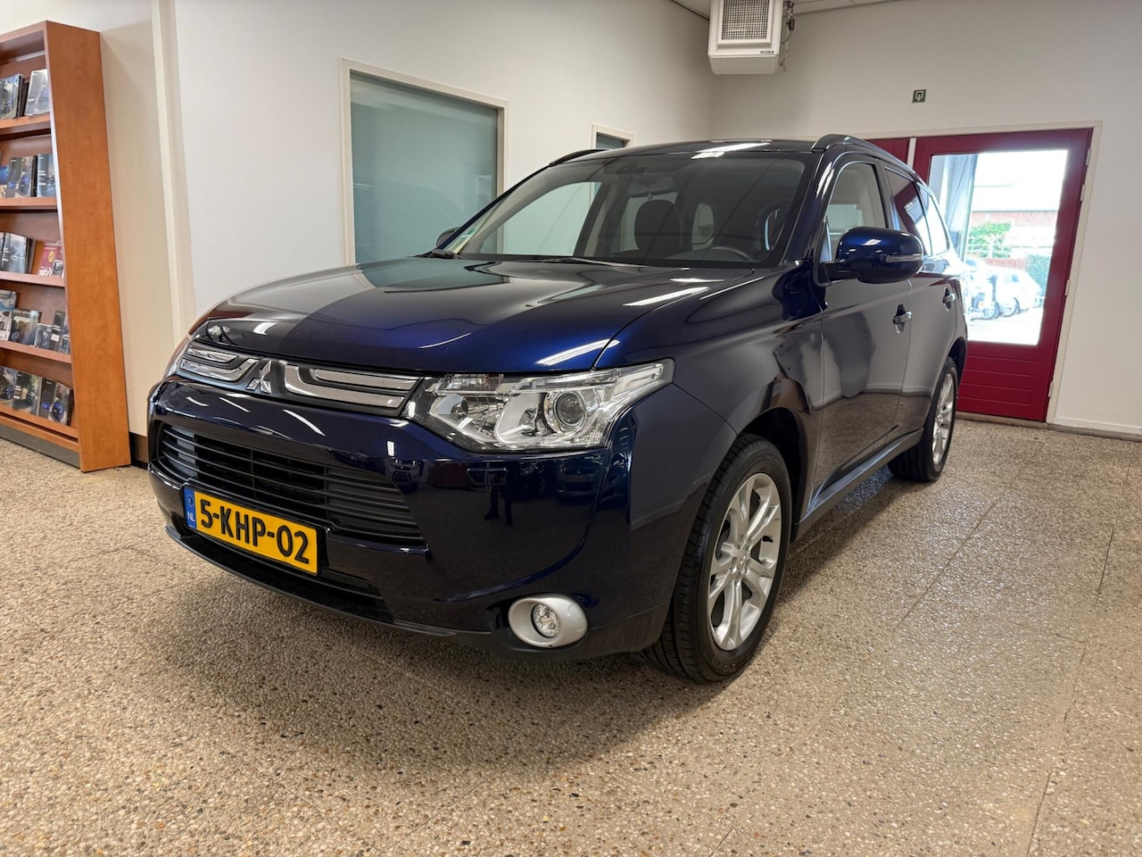 Mitsubishi Outlander - 2.0 Intense+ 7-Persoons | Trekhaak | Navi - AutoWereld.nl