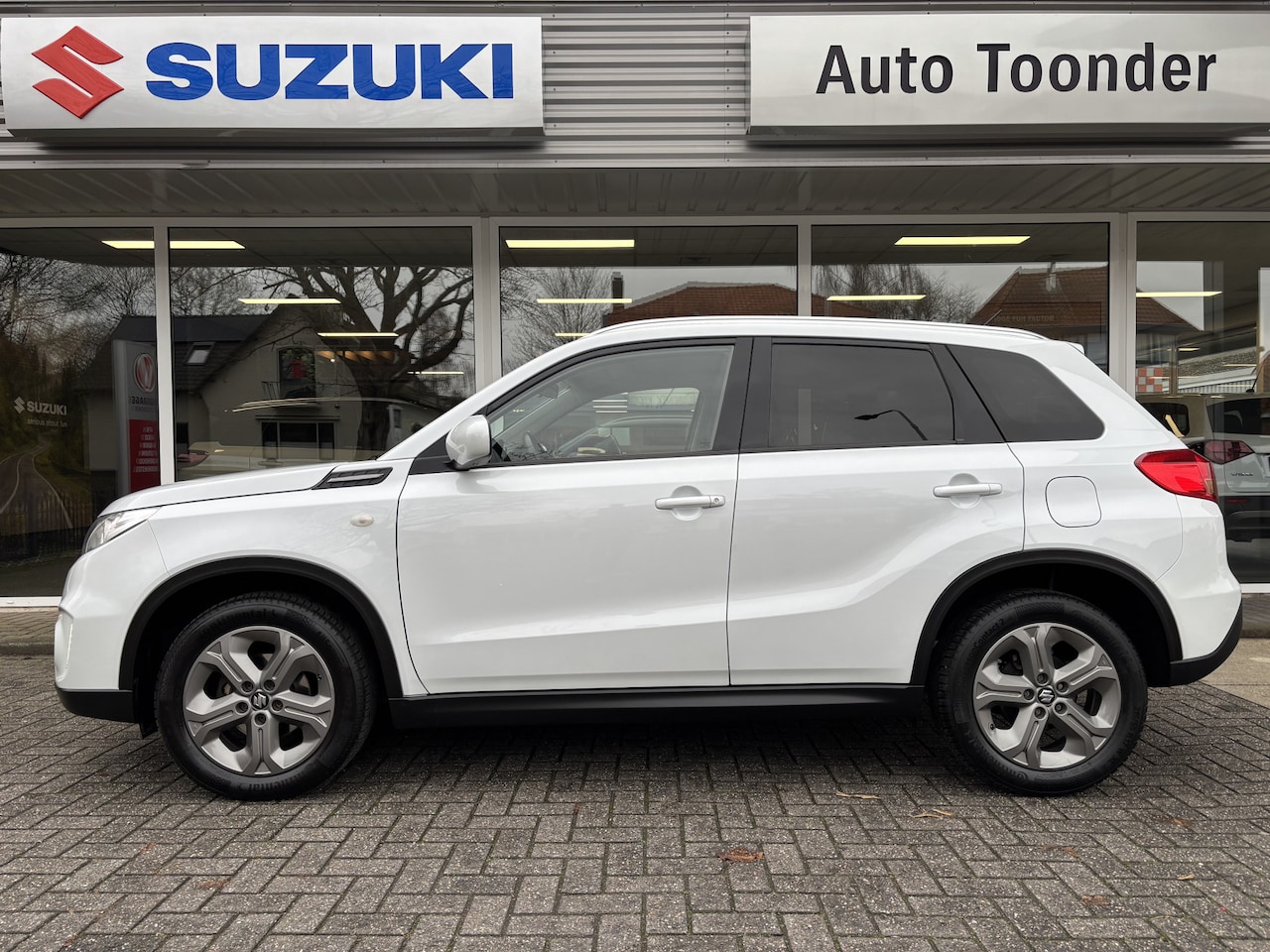 Suzuki Vitara - Automaat 1.6 Exclusive/Trekhaak/Allseason banden - AutoWereld.nl