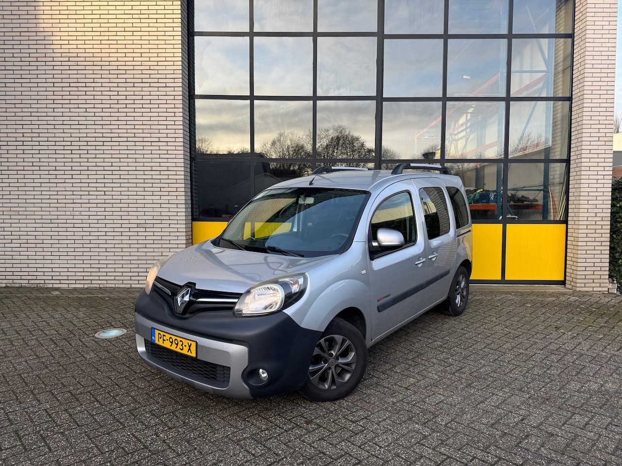 Renault Kangoo Family - 1.2 TCe Expression, Trekhaak, PDC - AutoWereld.nl