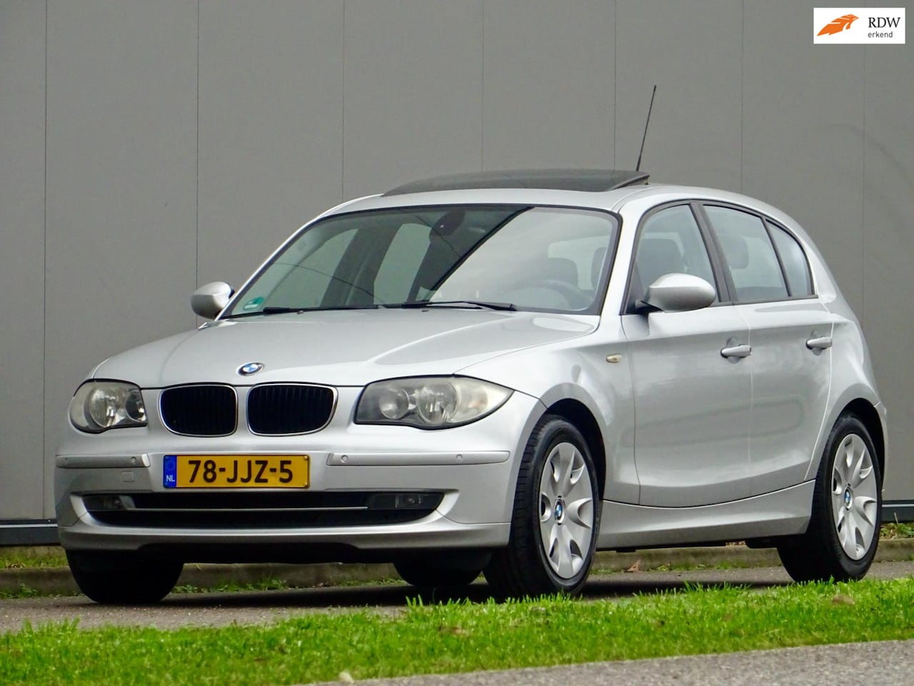 BMW 1-serie - 120i High Executive Aut /// Pano-Dak 1e Eig! - AutoWereld.nl