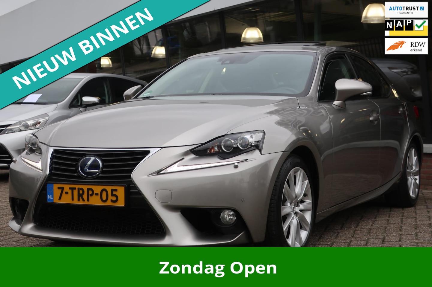 Lexus IS - 300h Luxury Line 1e EIG_ADAP-LED_ADAP-CRUIS_PANO_CAM_NAP. - AutoWereld.nl