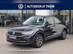 Volkswagen Tiguan - 1.4 TSI eHybrid Life wegklapbare trekhaak elektrische achterklep stoel en stuurwiel verwar