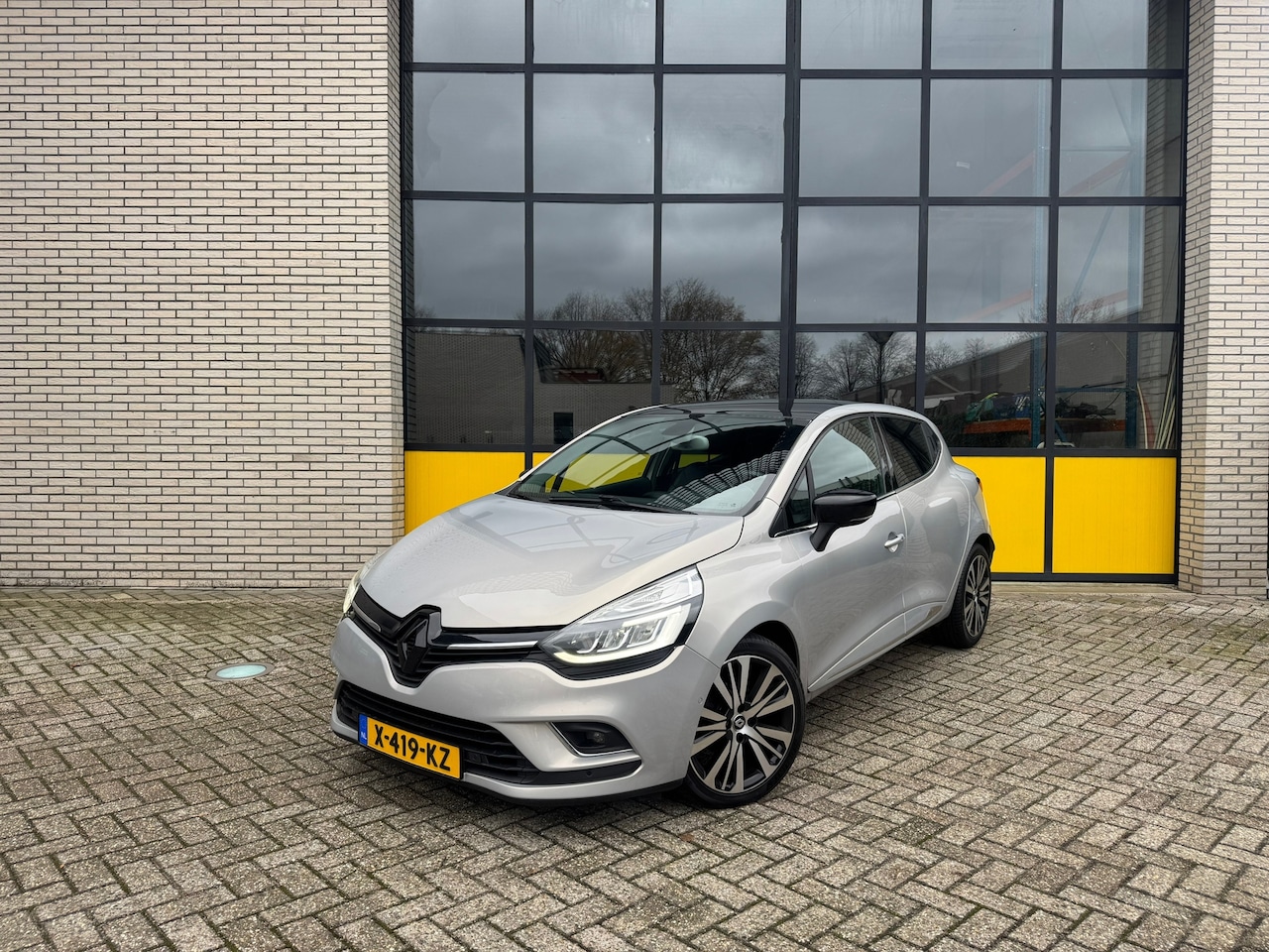Renault Clio - 120PK TCe Initiale Paris, Panorama dak - AutoWereld.nl