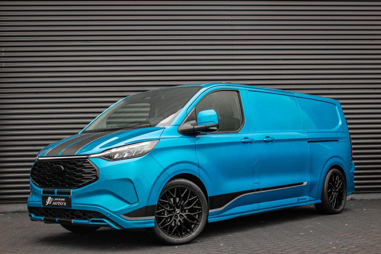 Ford E-Transit Cust. - L2H1 Limited 65 kWh 218PK / JB-EDIITON / CAMERA / 328KM RANGE / APPLE CARPLAY / DRIVERS-PA - AutoWereld.nl