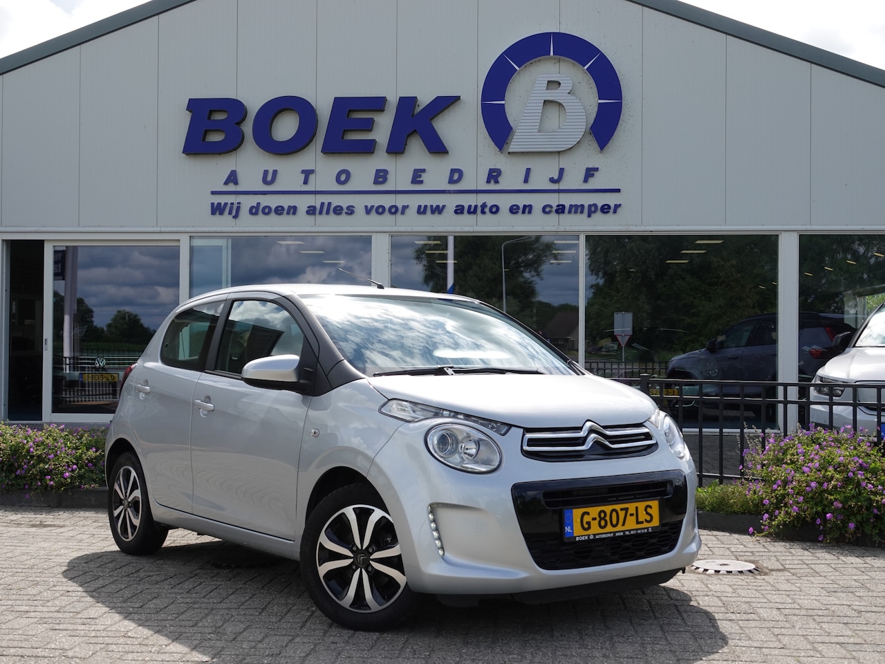 Citroën C1 - 1.0 VTi Shine NAVI | CAMERA | LMV | AIRCO | BT-TEL - AutoWereld.nl