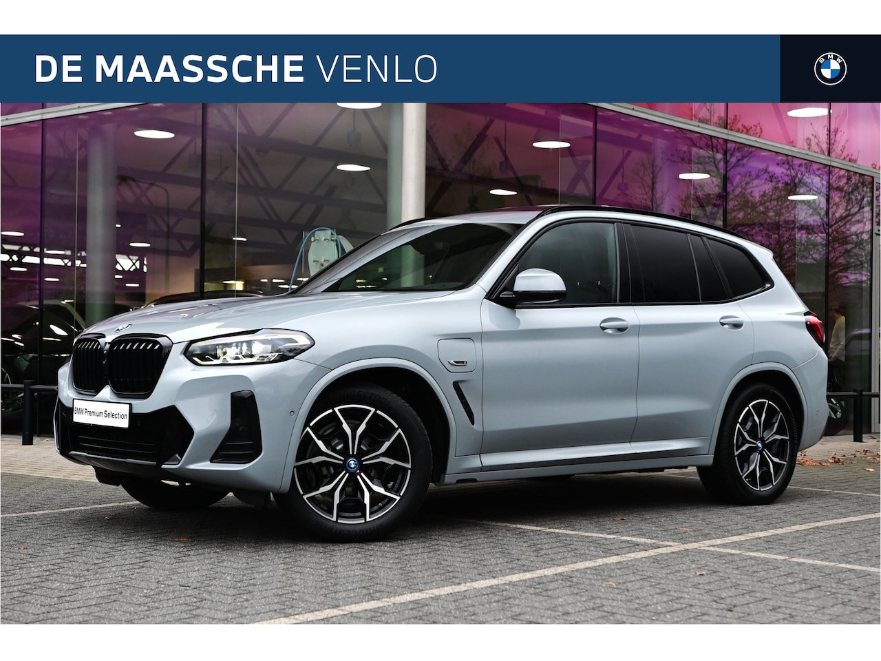 BMW X3 - xDrive30e High Executive M Sport Automaat / Panoramadak / Trekhaak / Sportstoelen / Parkin - AutoWereld.nl