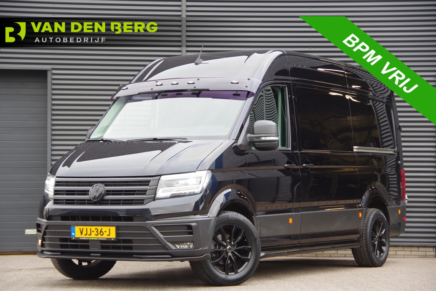 Volkswagen Crafter - 35 2.0 TDI L3H3 177PK AUT. 2X SCHUIFDEUR, LED, LEDER, TREKHAAK, ZONNEKLEP LED, CAMERA, CRU - AutoWereld.nl