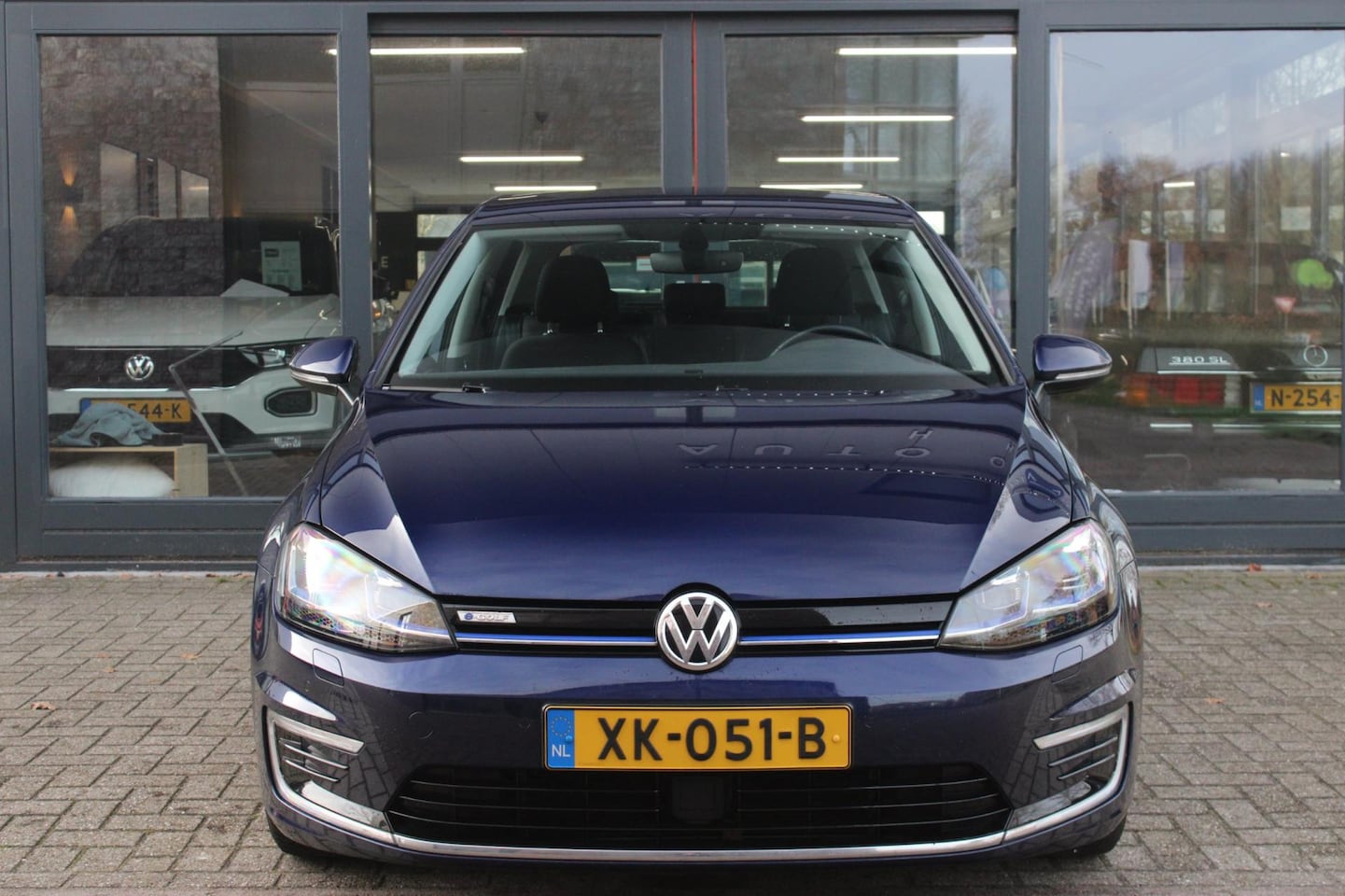 Volkswagen e-Golf - | Trekhaak | Adaptive Cruise | Carplay | Parkeersensoren | Stoelverwarming | Navigatie | - AutoWereld.nl