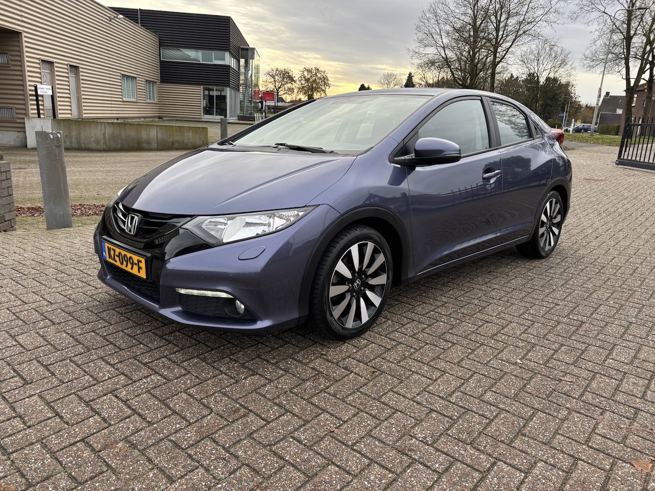 Honda Civic - 1.8 Sport 150 pk [ fm navi,camera,ecc,cruise,lmv ] - AutoWereld.nl
