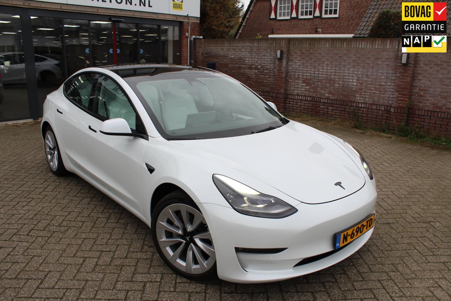 Tesla Model 3 - Long Range RWD Long Range AWD 75 kWh WIT LEER/TREKHAAK/IN NIEUWSTAAT - AutoWereld.nl