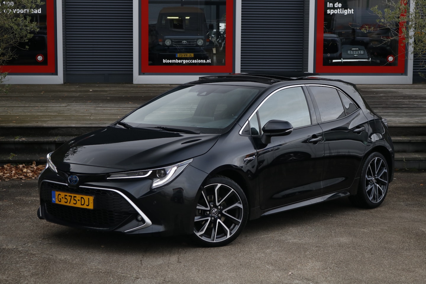 Toyota Corolla - 1.8 Hybrid Executive Schuif kanteldak - AutoWereld.nl