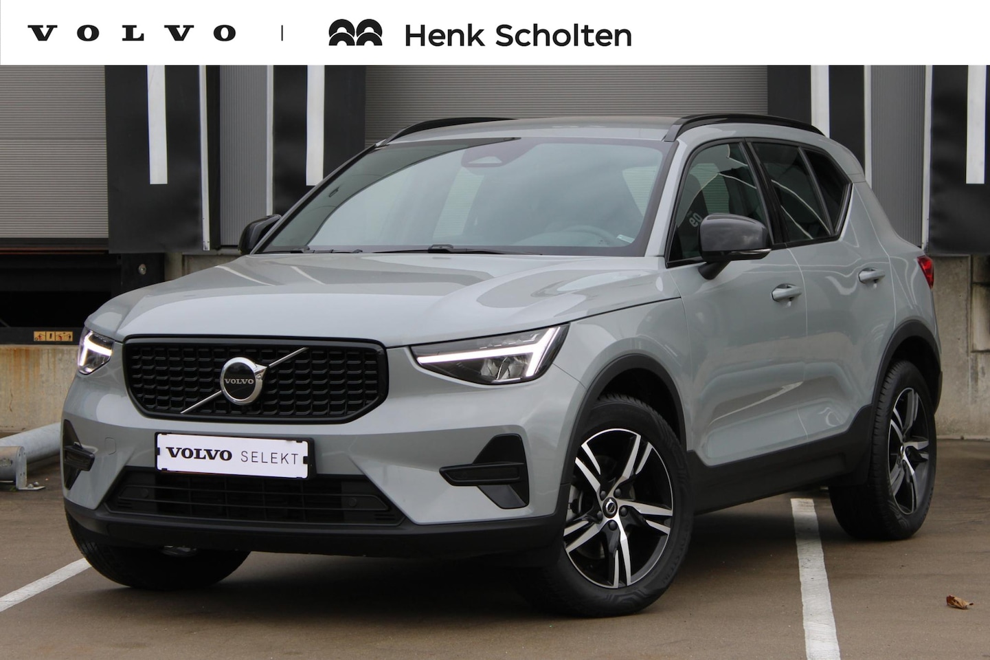 Volvo XC40 - B4 Plus Dark | Verwarmbare Voorstoelen en Stuurwiel | Semi-Elektrische Trekhaak | Verwarmb - AutoWereld.nl
