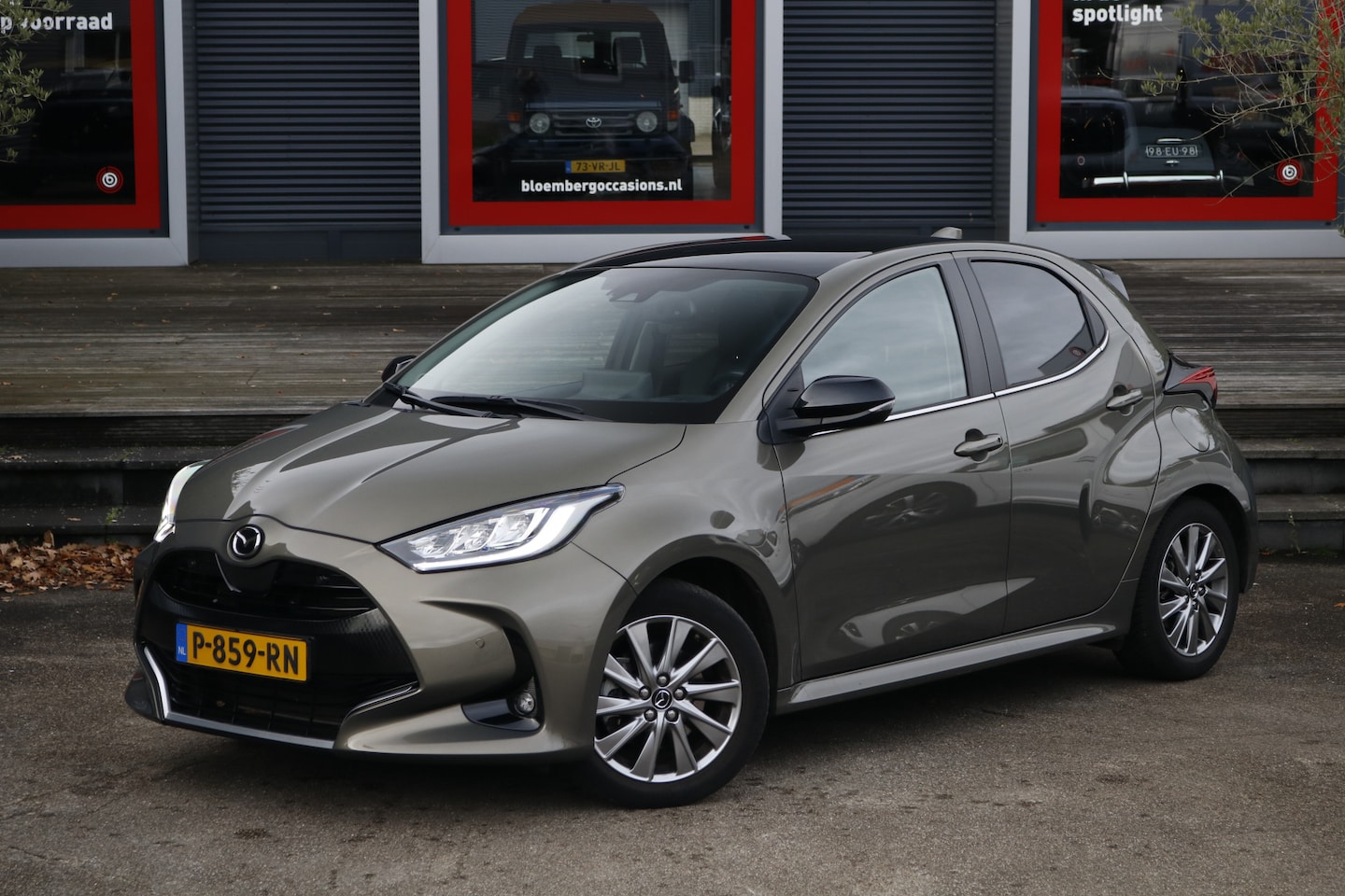 Mazda 2 Hybrid - 1.5 Select | Panoramadak | Trekhaak afneembaar | Parkeersensoren | Apple Carplay | - AutoWereld.nl