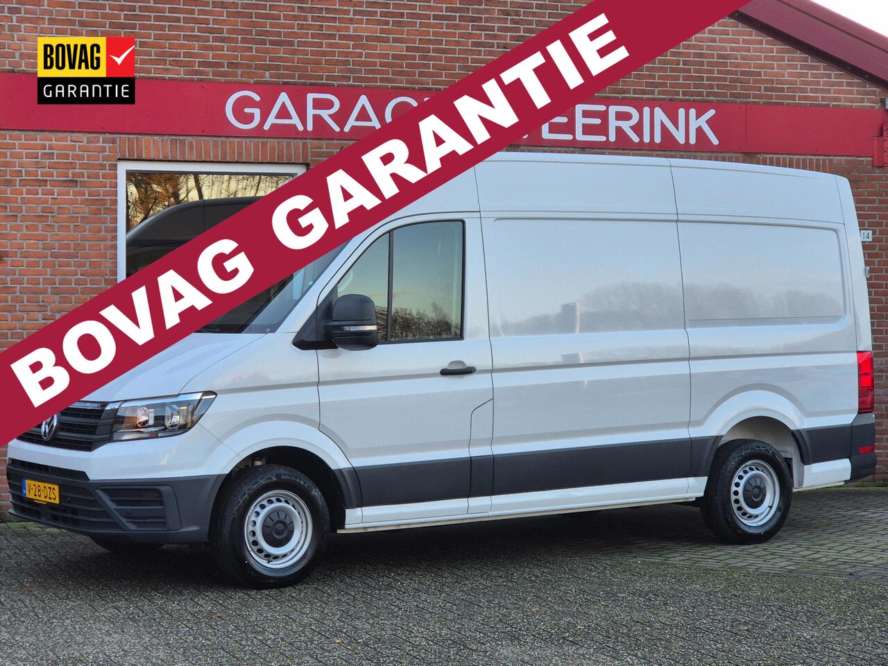 Volkswagen Crafter - 35 2.0 TDI L3H3 EURO VI 140PK 5drs airco, cruise, trekhaak, pdc - AutoWereld.nl