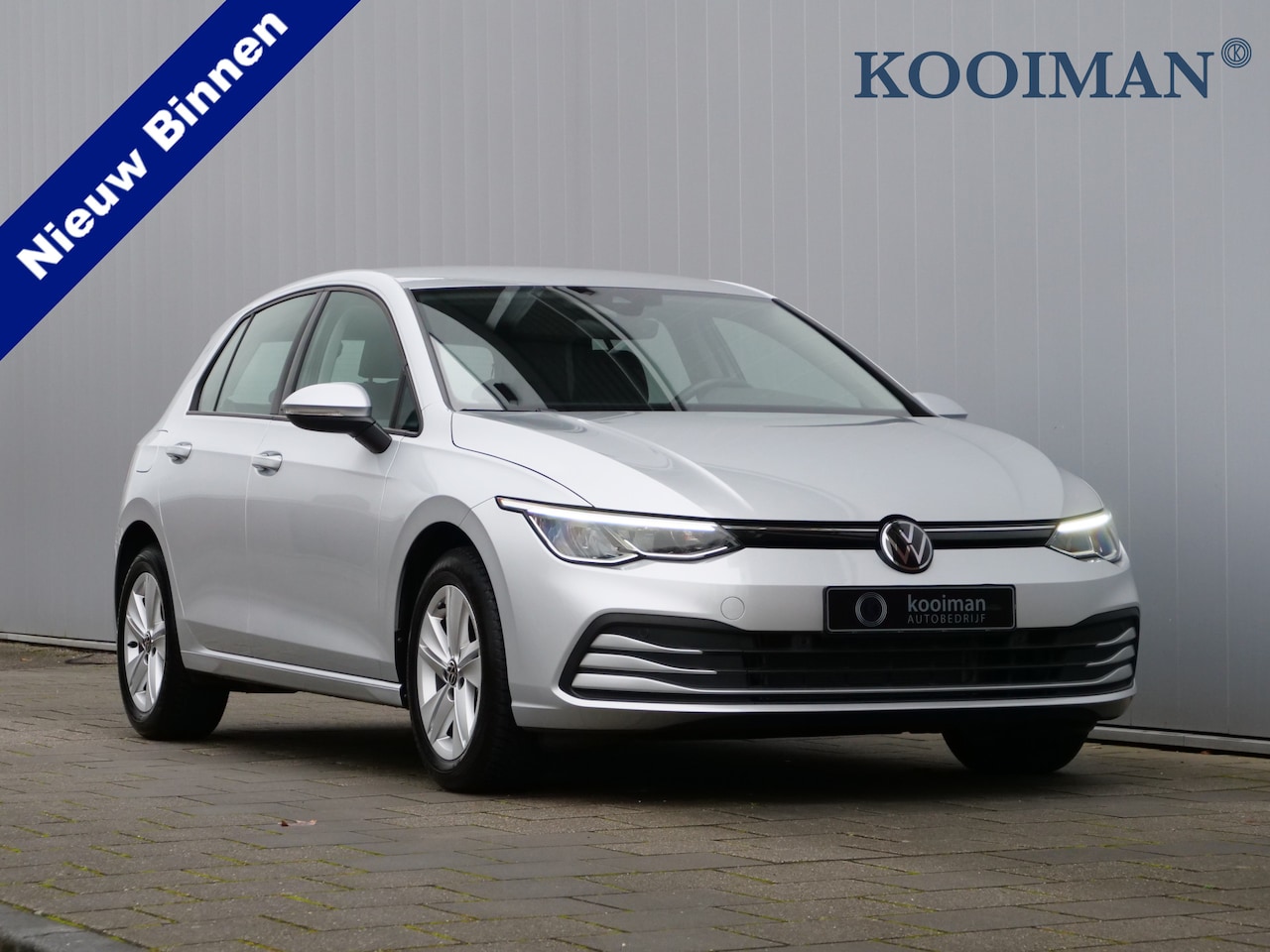 Volkswagen Golf - 1.0 eTSI Life Business 111 Pk Automaat Navigatie / Apple Carplay / DAB / Camera - AutoWereld.nl