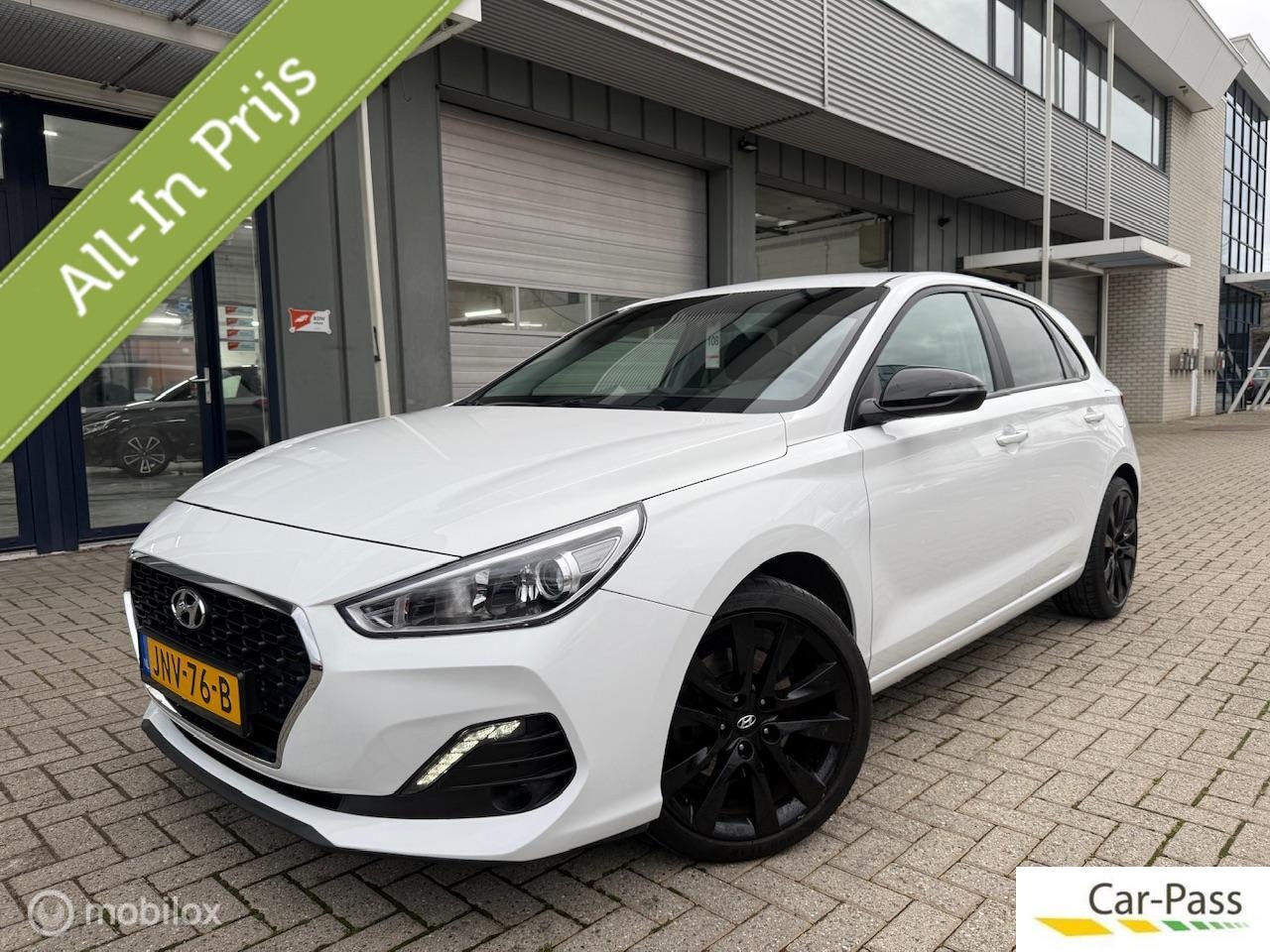 Hyundai i30 - 1.0 Benzine Black Edition 55.410 km’s Topstaat - AutoWereld.nl