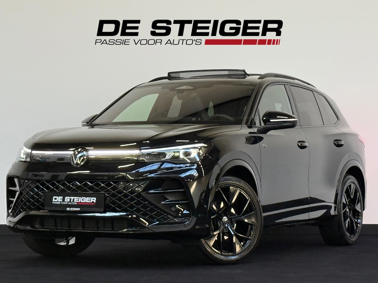 Volkswagen Tiguan - 1.5 eTSI R-Line Pano 360 ACC Sfeer Massage - AutoWereld.nl